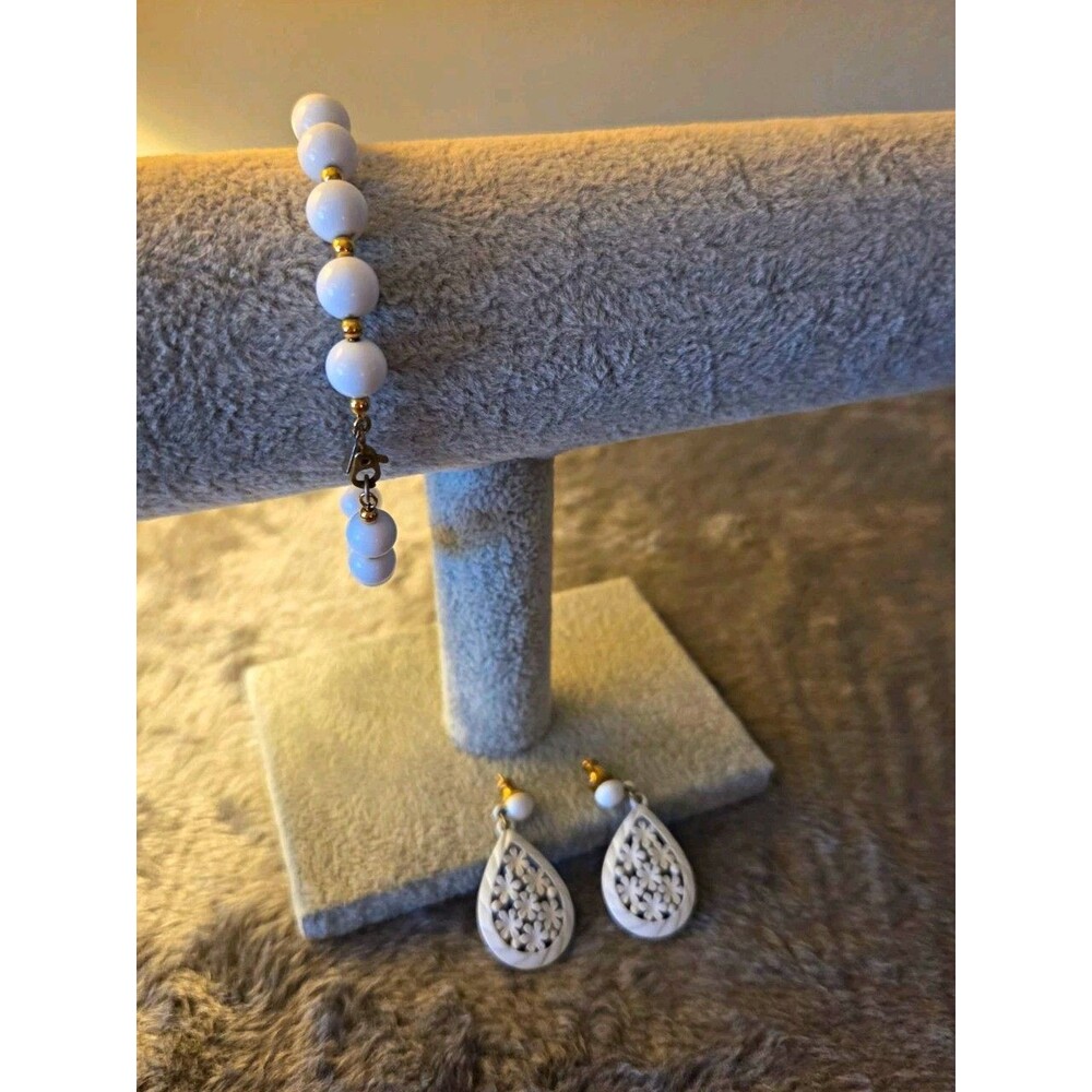 Vtg Monet White Plastic Beaded Bracelet With Gold Tone and Teardrop Earrings Set